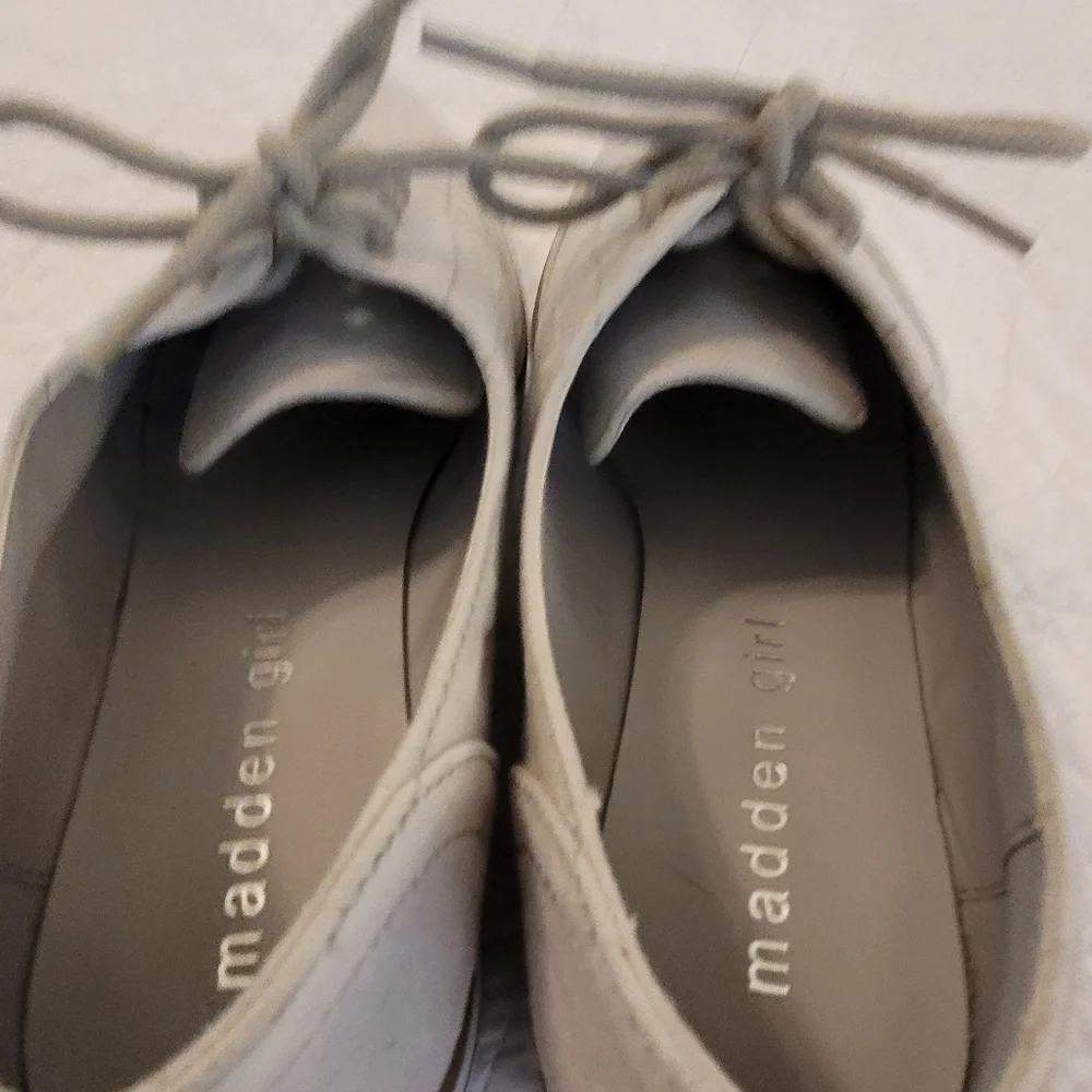 Madden Girl 'Andria' platform wing tip lace-up grey white tan size 6M